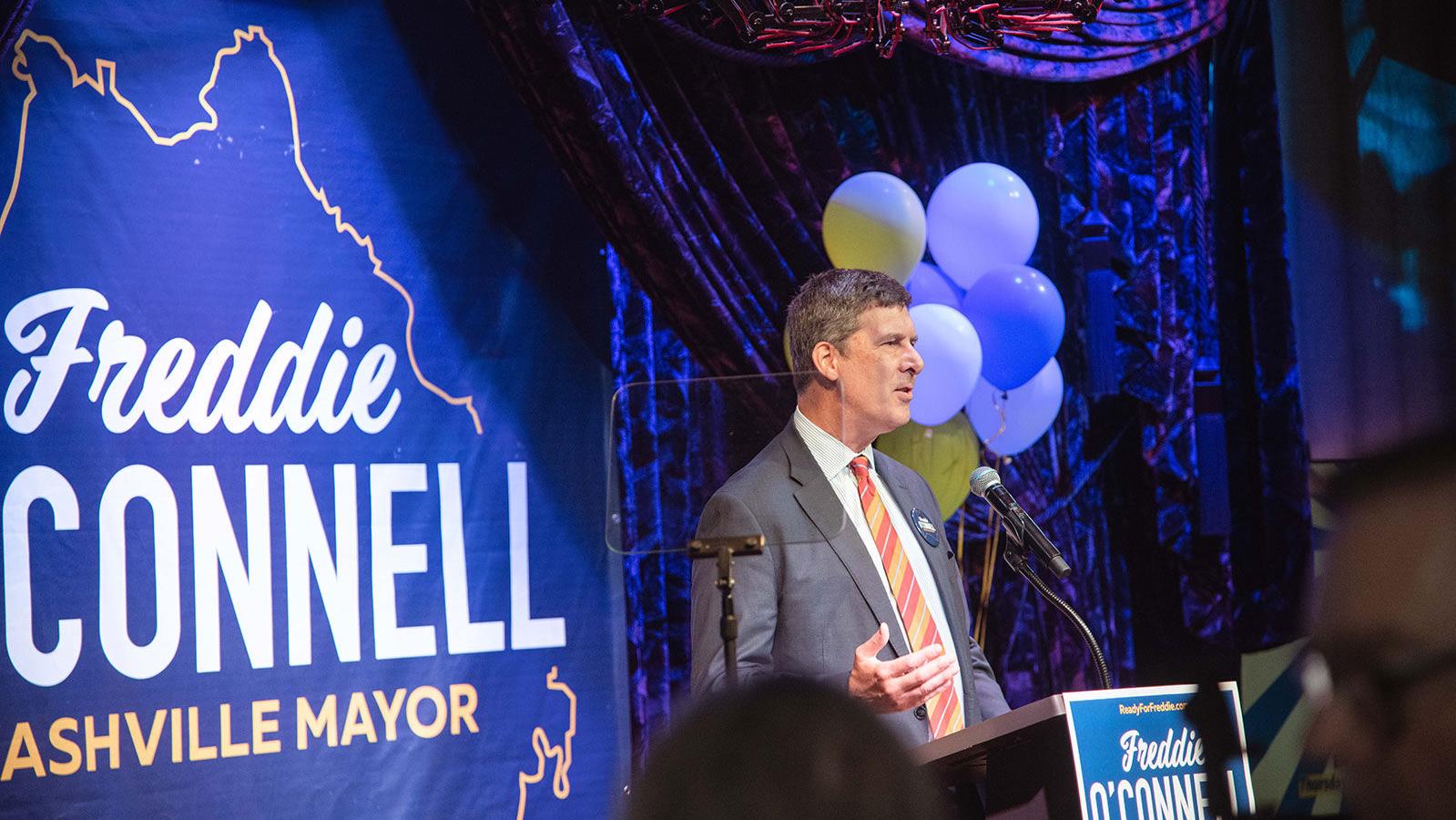 Top Mayoral Aide Bob Mendes Stepping Down